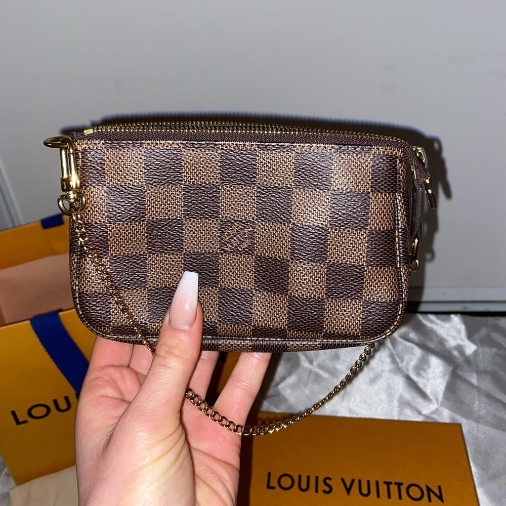 Louis Vuitton mini pochette